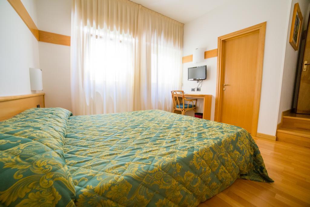 Albergo Benito Ponte nellʼAlpi Exterior foto